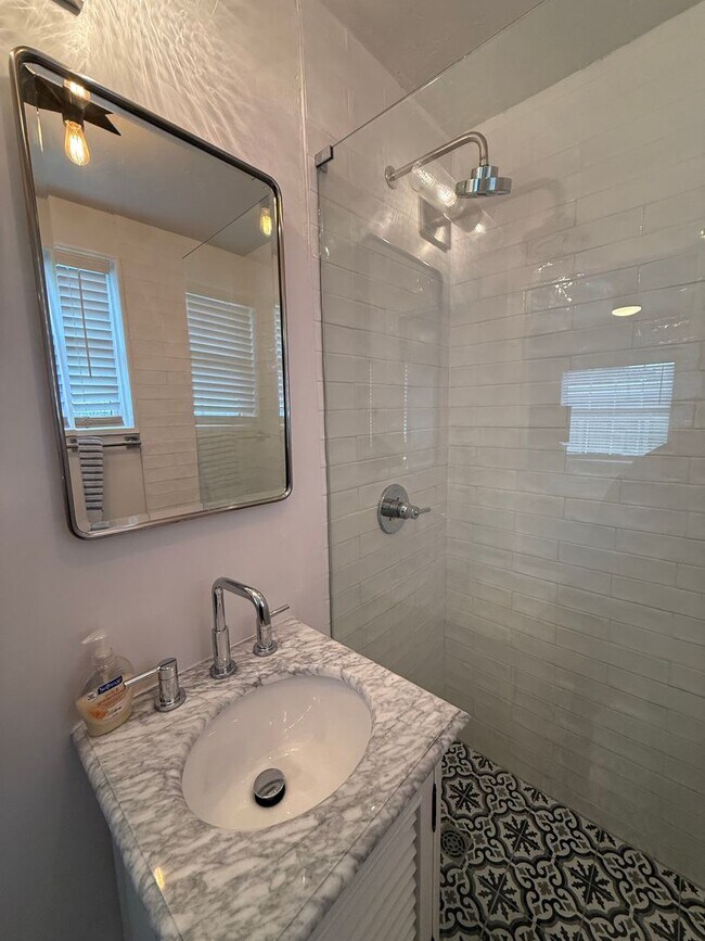 Building Photo - Greenbriar Efficiency