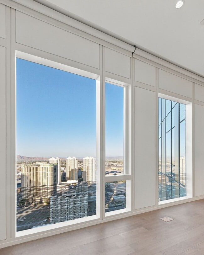 Building Photo - Stunning North Strip/City views from this UNFURNISHED 1+Den/1.5ba residence.