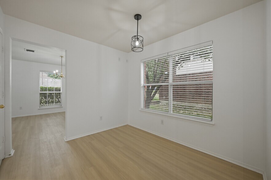 Building Photo - 2125 Elm Falls Pl