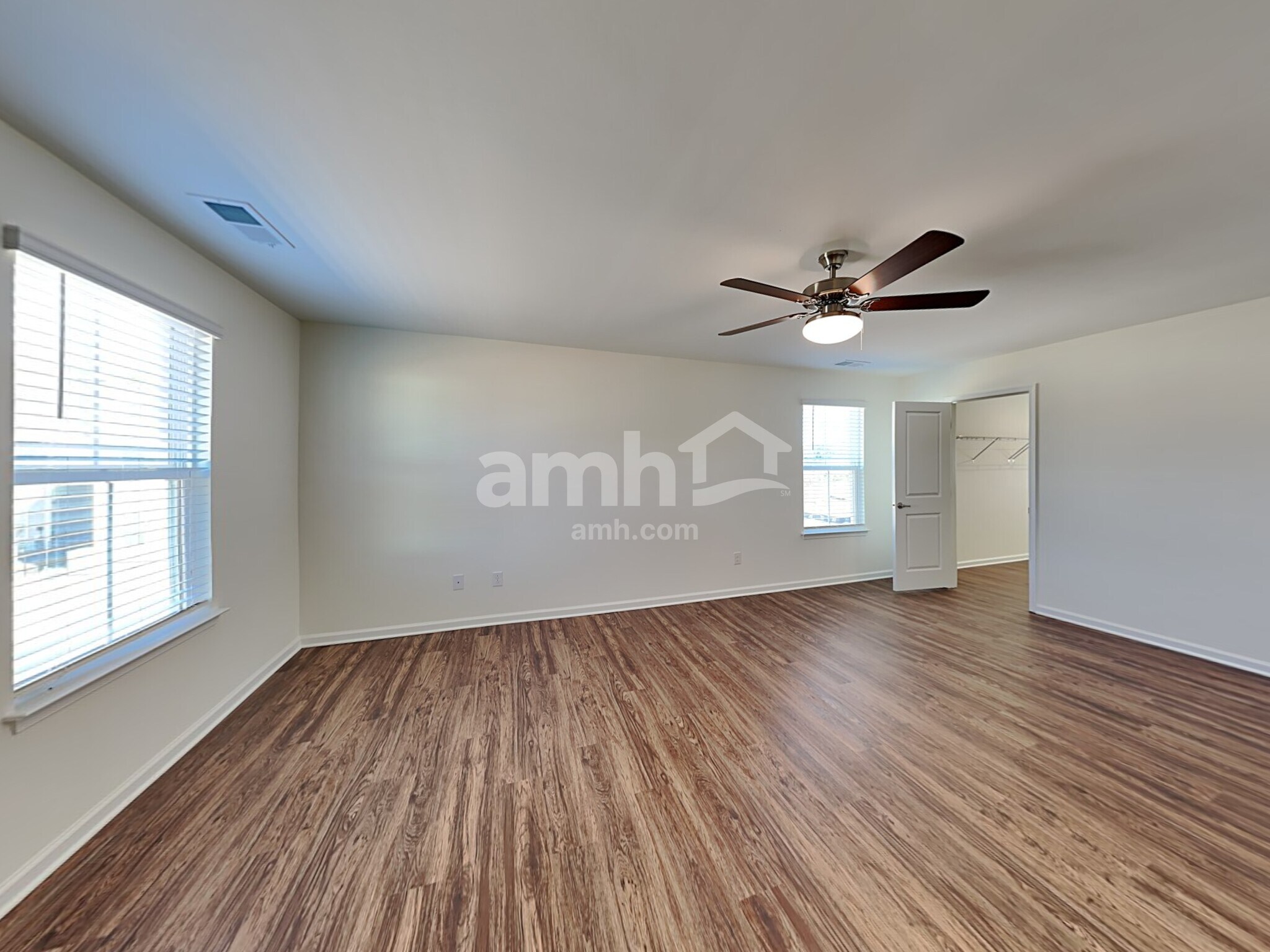 Building Photo - 561 Larragan Dr