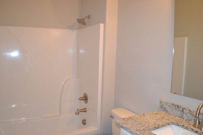 Building Photo - 3 bed 2 bath House for Lease in Sherman