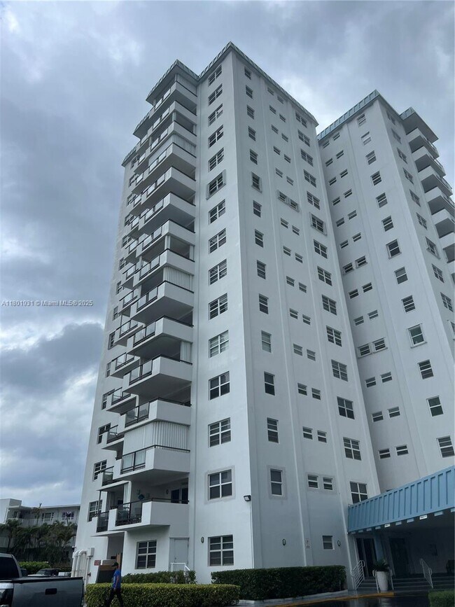 Primary Photo - 1500 S Ocean Blvd