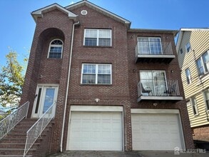 Building Photo - 174 Keer Ave