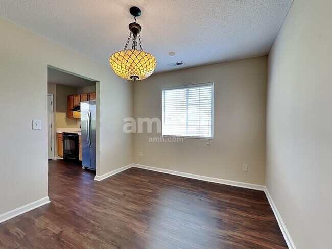 Building Photo - 819 Caledon Dr