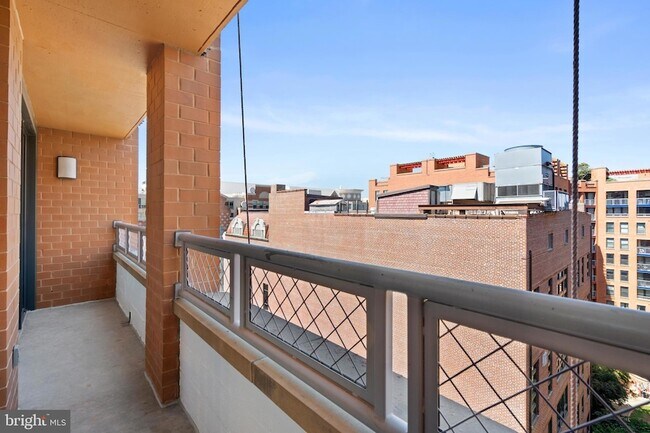 Building Photo - 631 D St NW