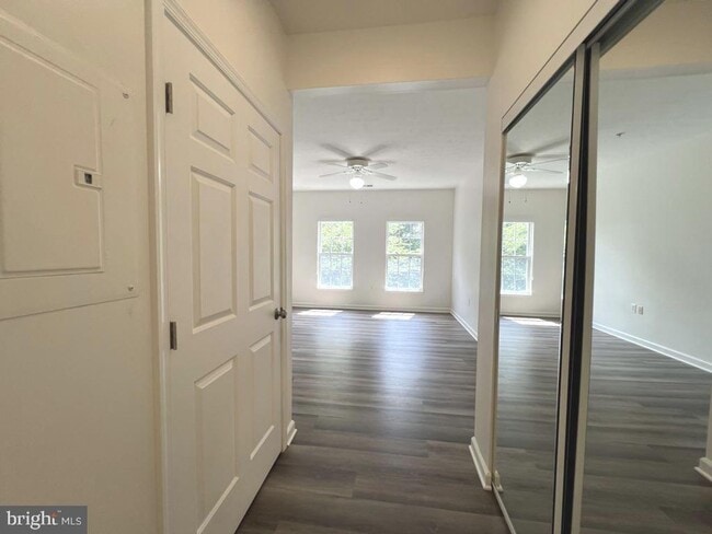 Building Photo - Beautiful 2 bedroom 2 baths condo in the gated community of Chestnut Point.