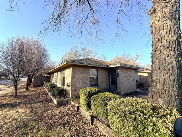 Building Photo - 118 Maple St