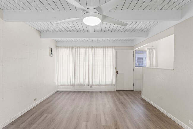Building Photo - Renovated Tropic Gardens Town House for rent!
