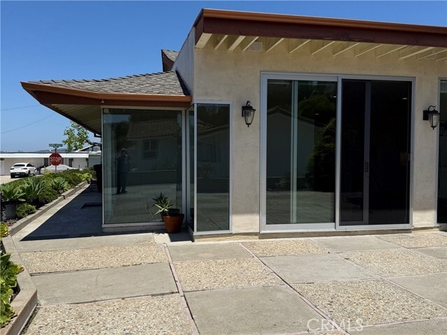 Building Photo - 2615 Temple Hills Dr