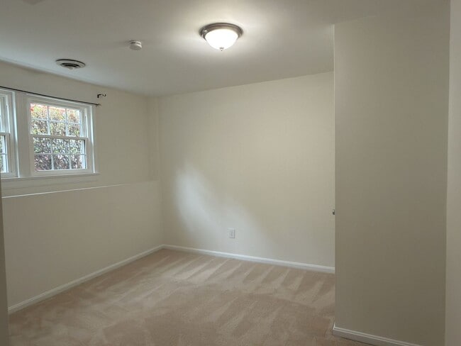 Building Photo - Beautiful 4 Bed 2.5 Bath Townhome in Burke For Rent!