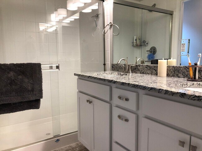 Building Photo - 3bd, 2.5ba 2car West Side Beauty, Built in 2019, Close to Downtown