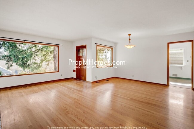 Building Photo - Quintessential Two Bedroom home in SW - Beautiful Backyard!