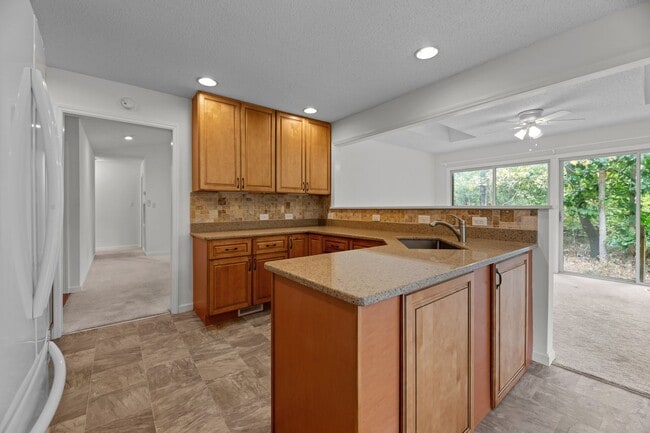 Building Photo - 3x2 Gem Nestled on Cul-DeSac in Premier Gated Marina Community!!