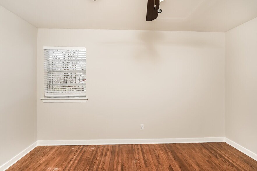 Building Photo - 204 Cathy Ln