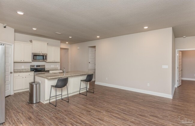 Building Photo - 7584 Burnside Lp
