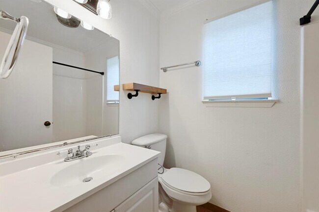 Building Photo - 6511 Lancret Hill Dr