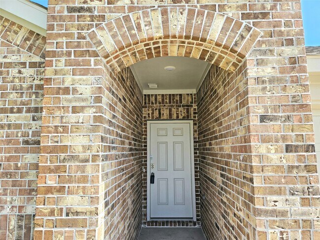 Building Photo - 5029 Almond Ter Dr