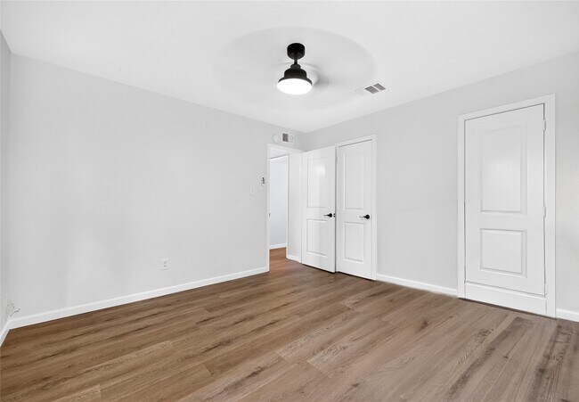 Building Photo - 24114 4 Sixes Ln