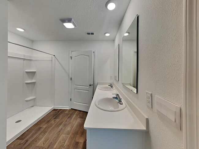 Building Photo - 675 Orellana Rd