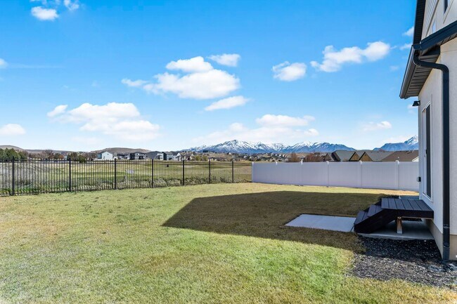 Building Photo - Golf Course Living with Incredible Views and Finished Basement