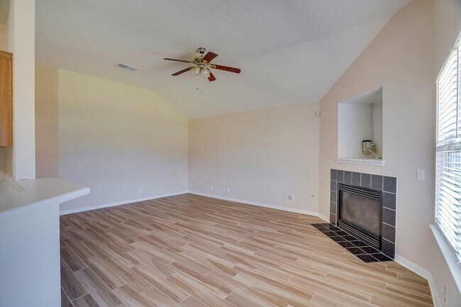 Building Photo - 1013 Lantana Ln