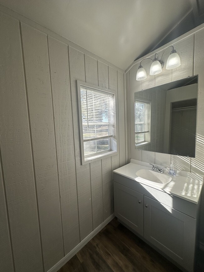 Building Photo - 9307 Hwy 290 W