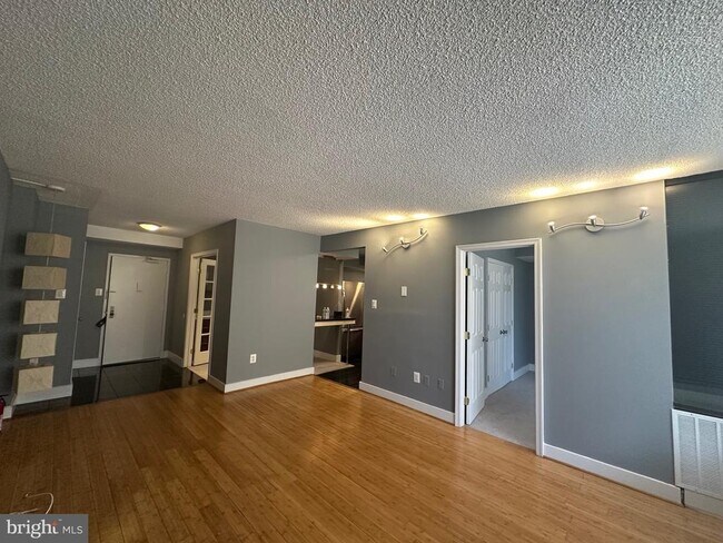 Building Photo - 3701 S George Mason Dr