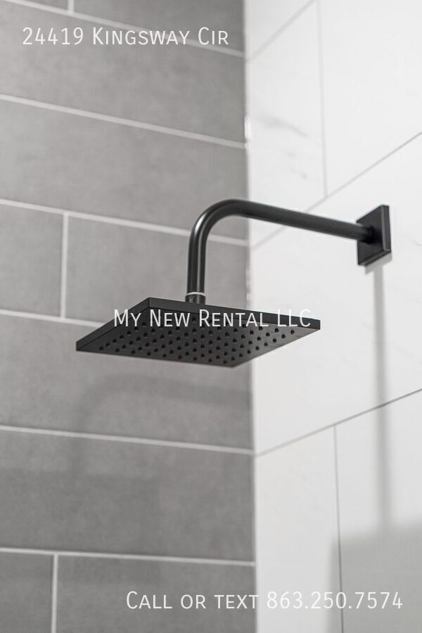 Building Photo - 24419 SW Kingsway Cir