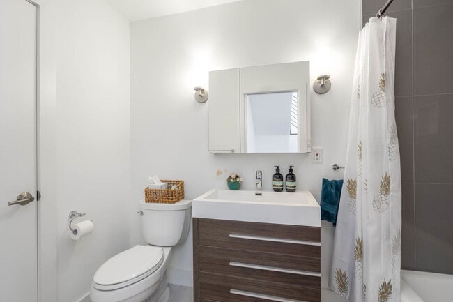 Building Photo - 1003 S 17th St