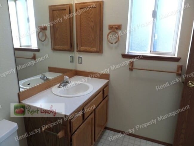 Building Photo - Beautiful 3-Bedroom Home in Sought-After F...