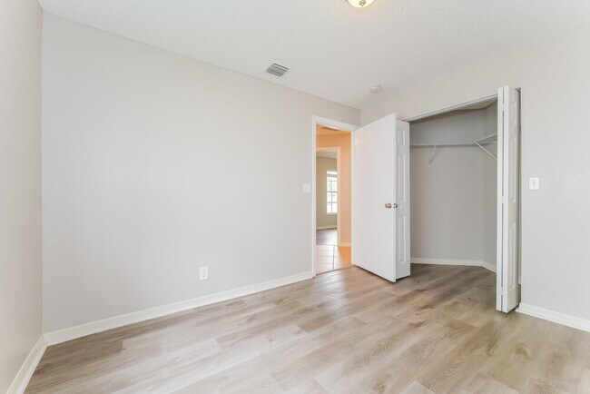 Building Photo - 180 Heatherwood Dr