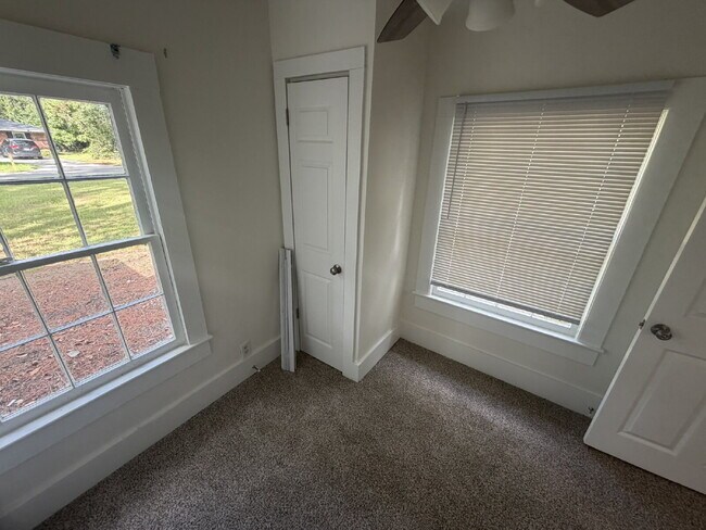 Building Photo - House for Rent
