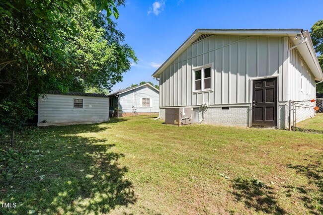 Building Photo - 1212 Pender St