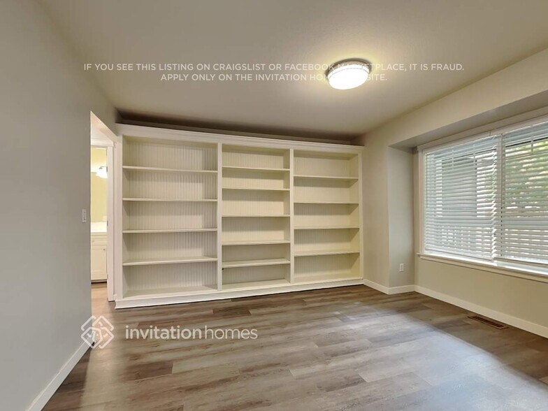 Building Photo - 5631 Komachin Loop SE