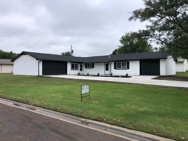 Primary Photo - Beautifully Updated 2-Bedroom Duplex with ...