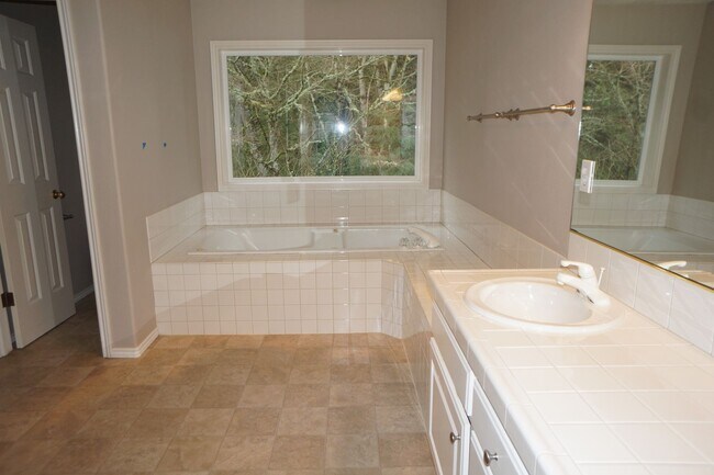 Building Photo - NW Portland Forest Heights Beauty. Flat backyard!