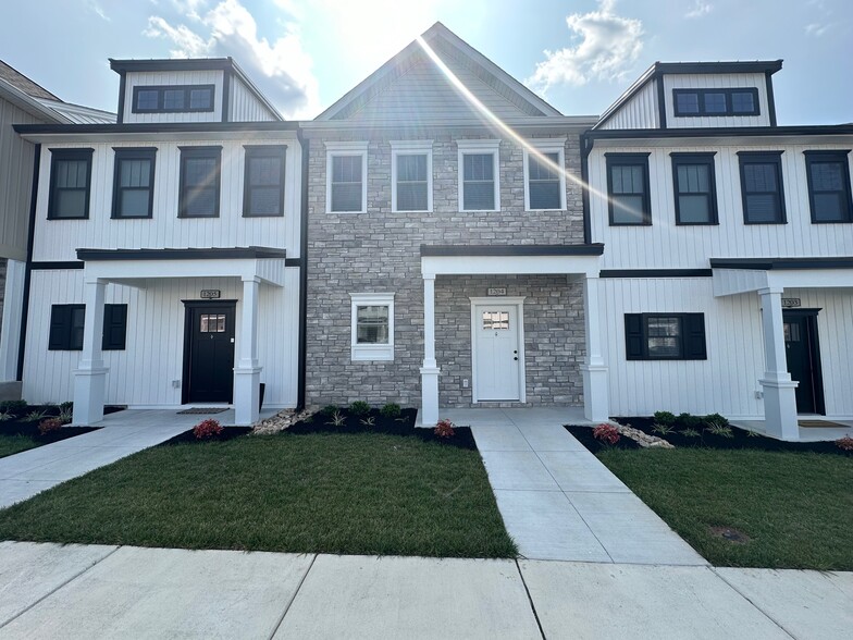 Building Photo - 556 Leesville Rd