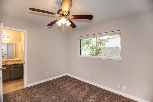 Building Photo - 802 Wavecrest Ln