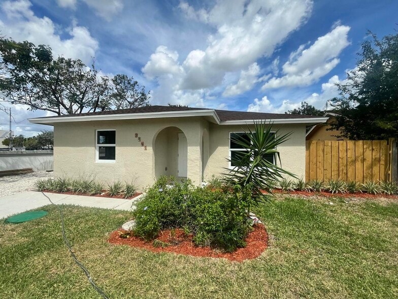 Building Photo - 2747 Summit Blvd