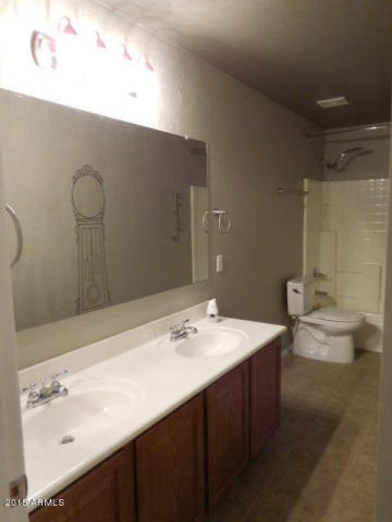 Common Bath - 22707 N 17th St