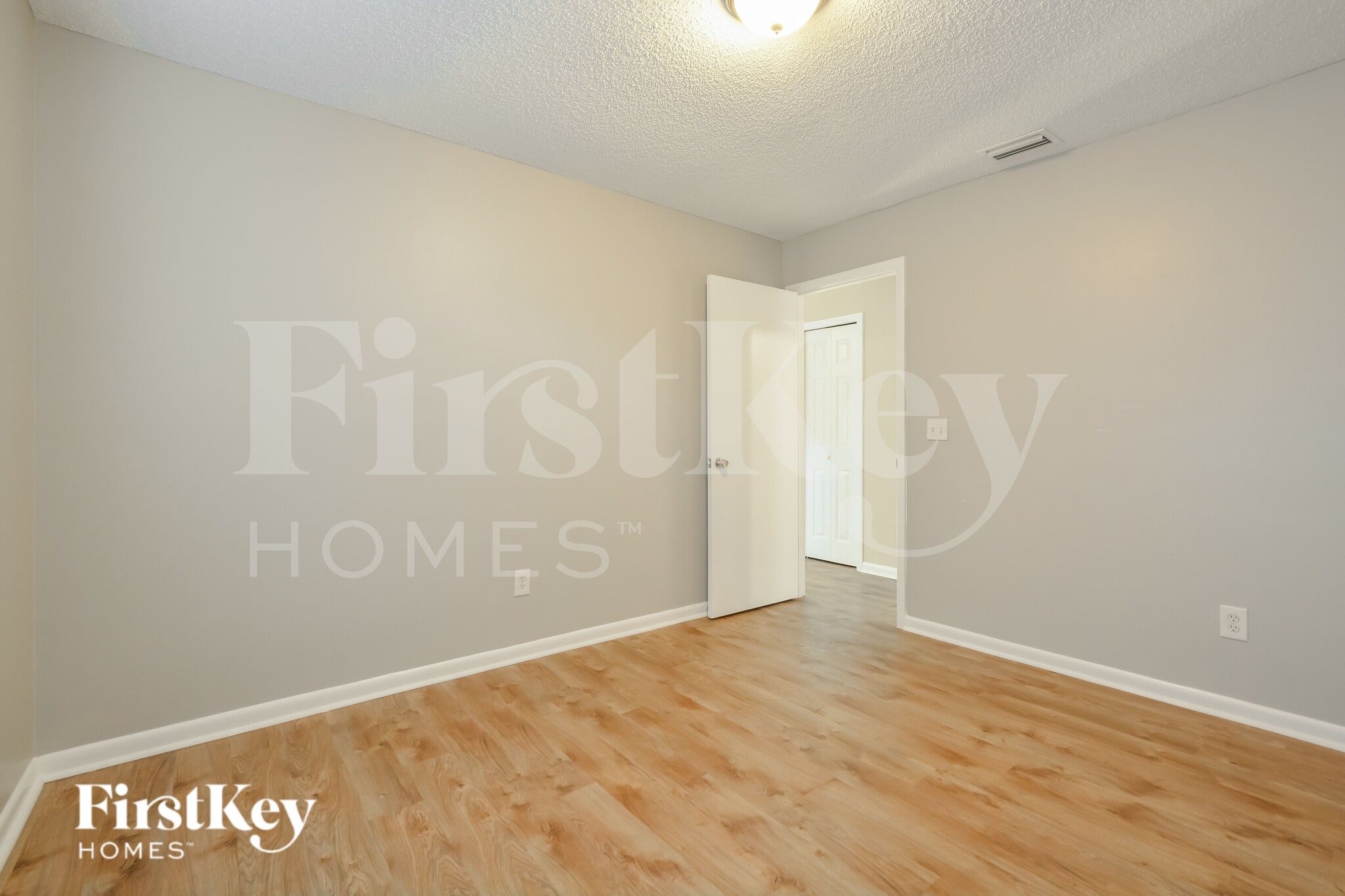 Building Photo - 2526 Needle Palm Dr
