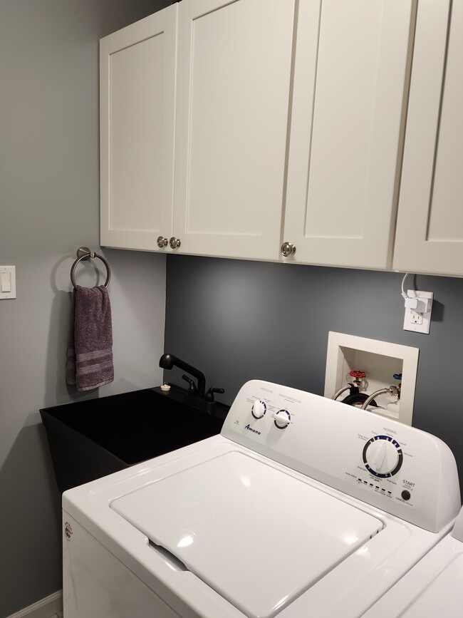 Laundry room w/utility sink - 2525 Hidden Meadow Ln