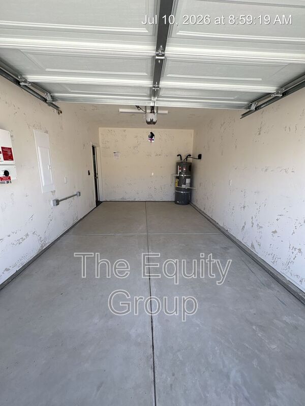 Building Photo - 725 S Pinkham St