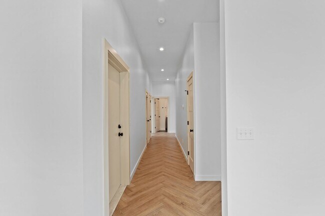 Building Photo - The 912 Building C