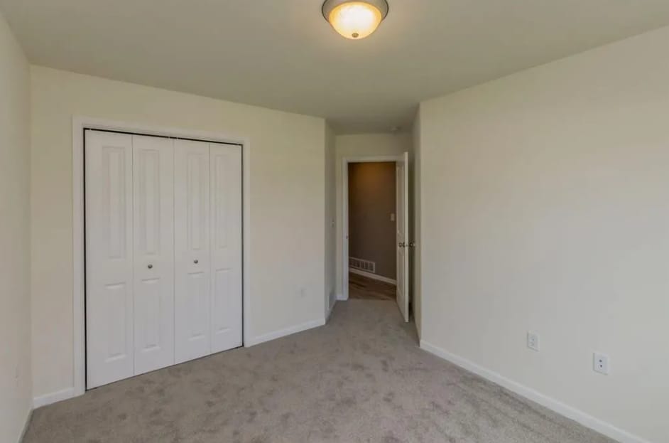 Building Photo - 3034 Sherwood Dr