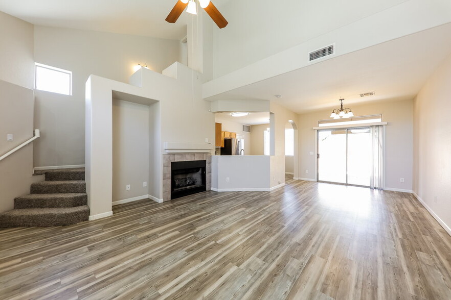 Building Photo - 14252 W Cora Ln