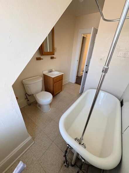 Building Photo - 55 Buell St