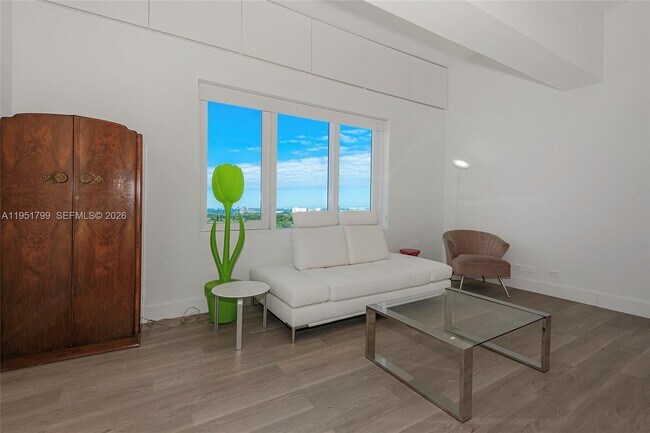 Building Photo - 2301 Collins Ave