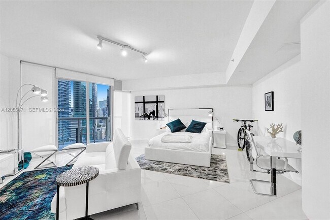 Building Photo - 475 Brickell Ave