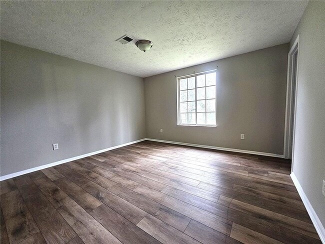 Building Photo - 400 Sheringham Ct